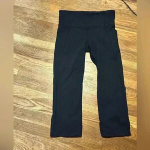 Lululemon Tadasana Black Yoga Slit Crop, Workout Capri‎ Leggings sz 4